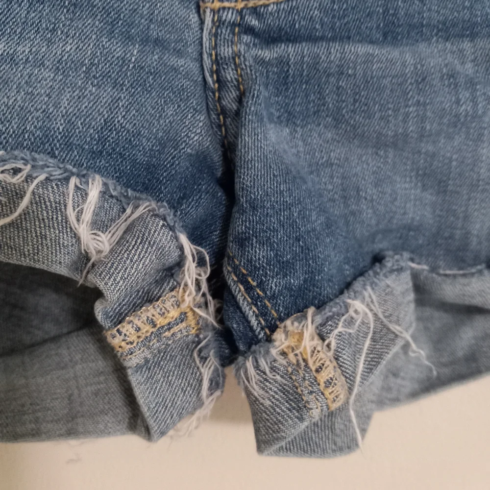 Hollister 1 28 Jeans Shorts Distressed Medium Wash